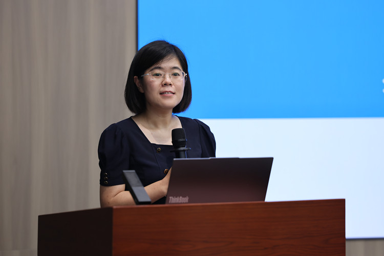 李伟.jpg