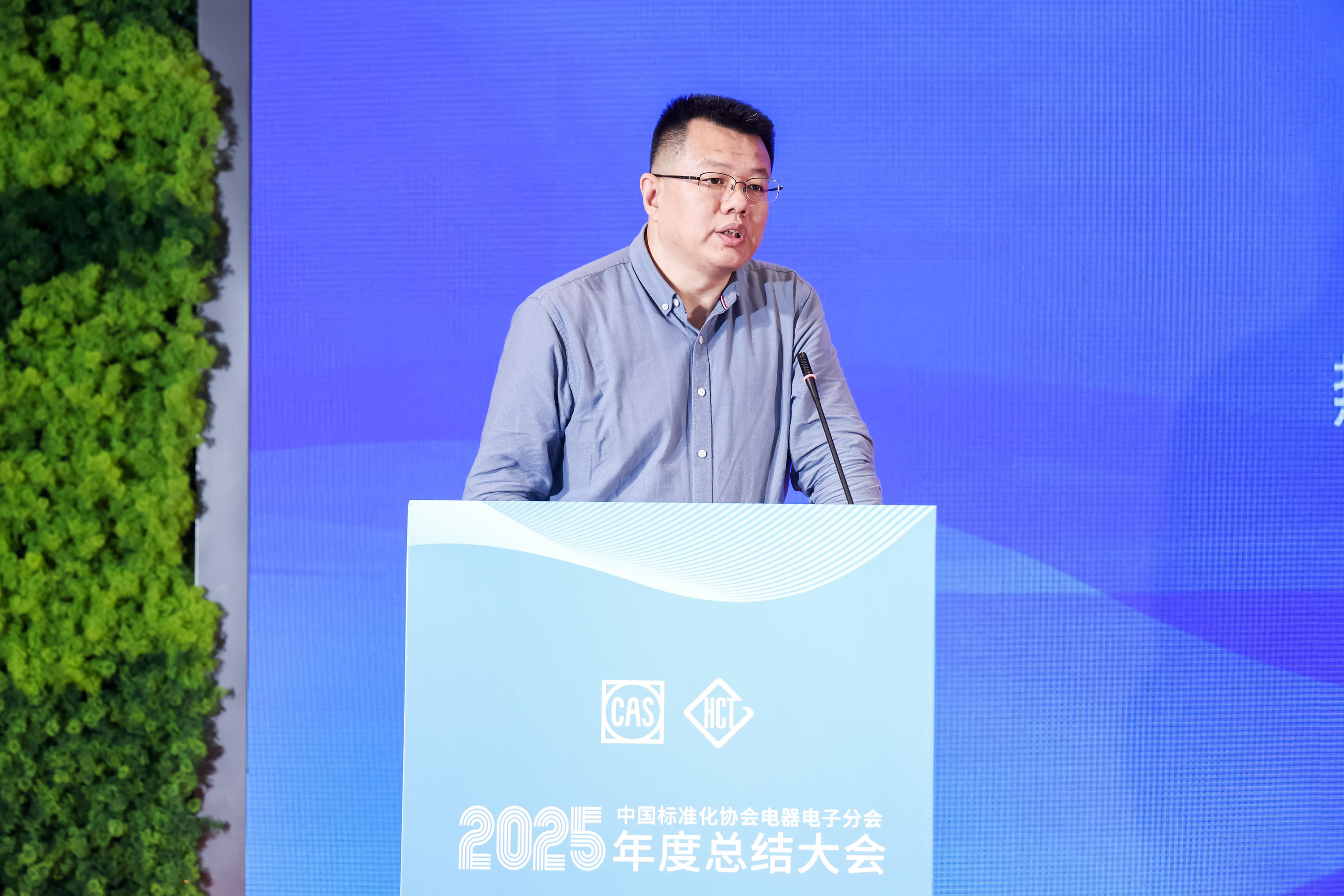 刘迎文1.jpg 刘迎文1.jpg