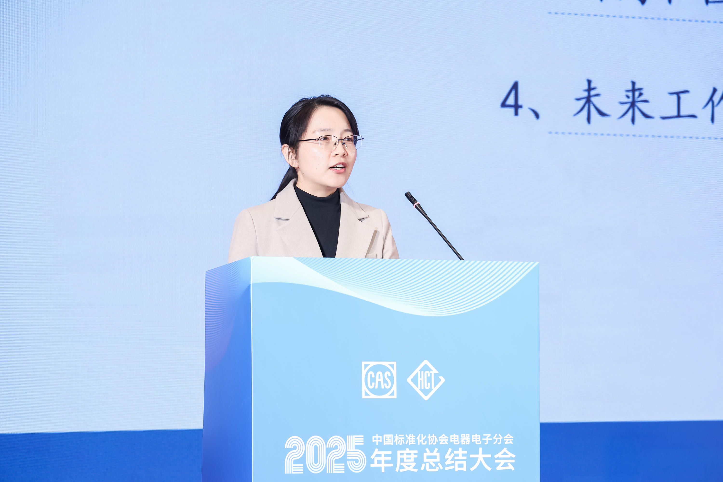 李珊珊.jpg 李珊珊.jpg