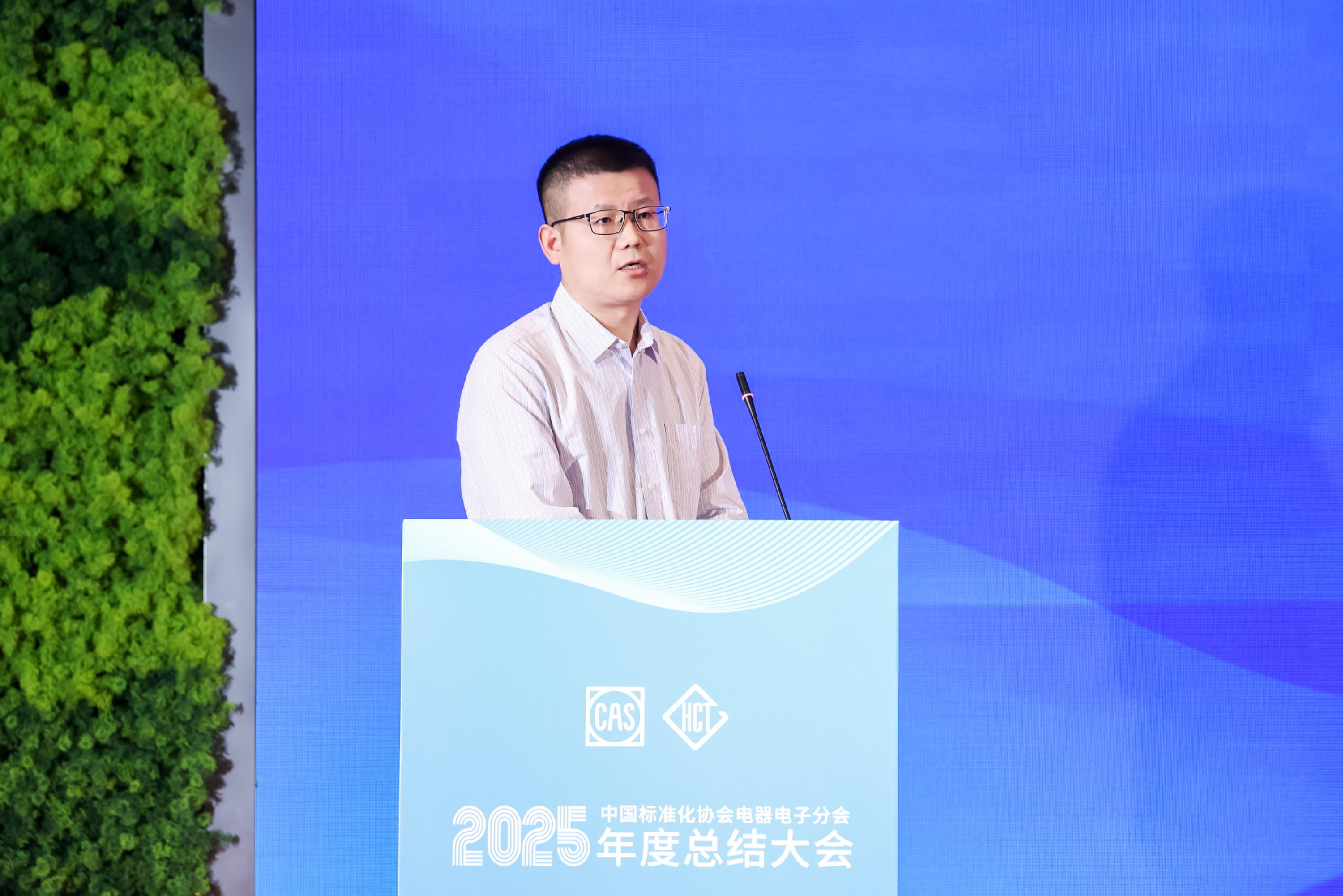 王伯燕.jpg 王伯燕.jpg