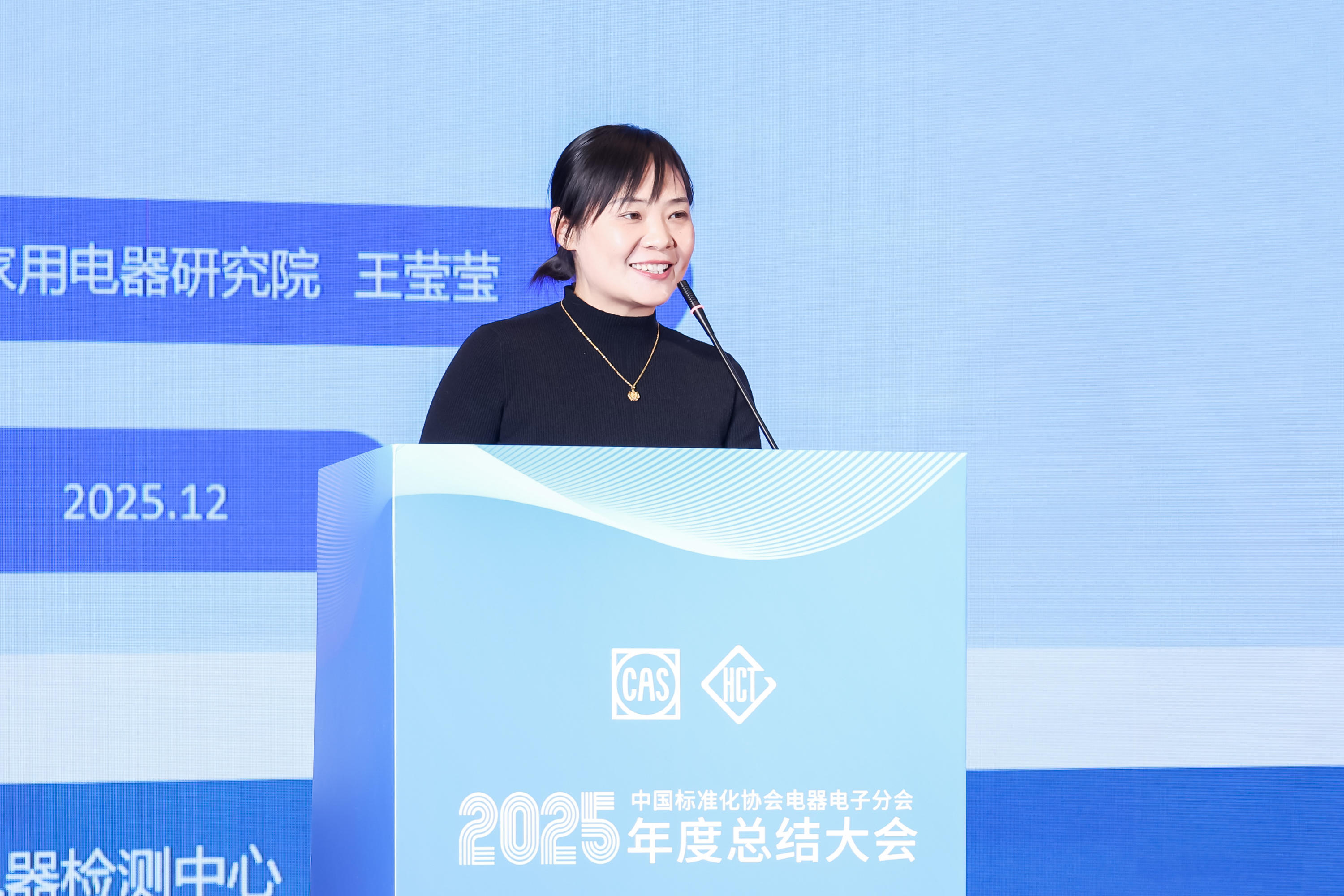 王莹莹.jpg 王莹莹.jpg